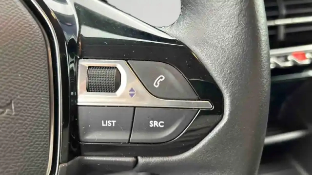 Peugeot 208 electrique 50 kwh 136ch — photo 75