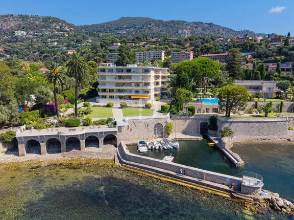 Dernier étage au sein d'une résidence en bord de mer
