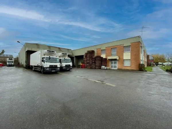 Local d'activité 3682 m²