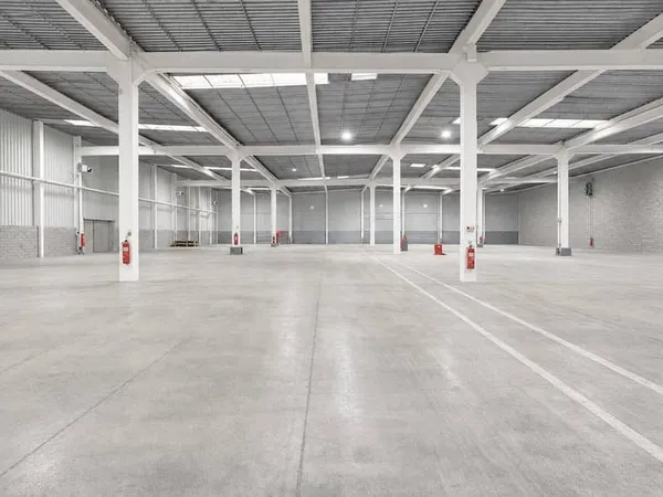 Entrepôt 2600 m²