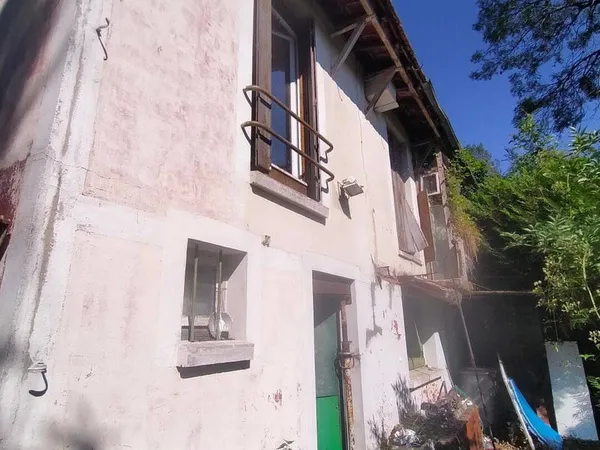 Local commercial 1 pièce 79 m²