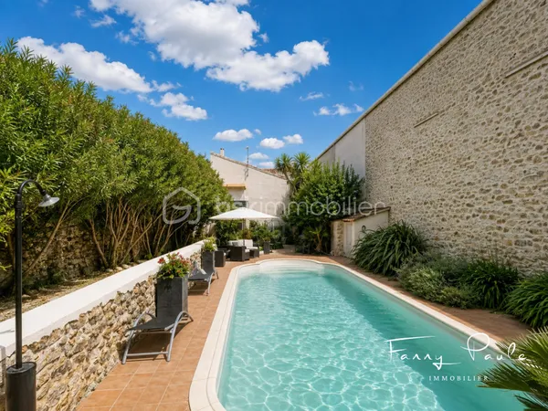 Maison 9 pièces 261 m²