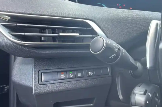 Peugeot 3008 hybrid 225 e-eat8 — photo 25
