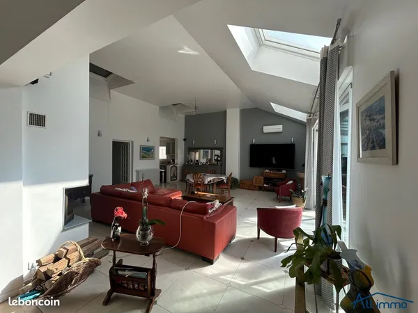 Pavillon 5 pièces 268 m²