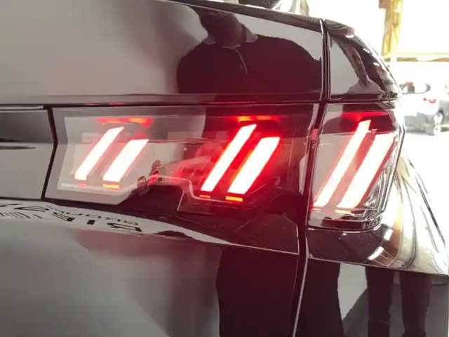 Peugeot 3008 electrique 210 ch 73 kwh — photo 18