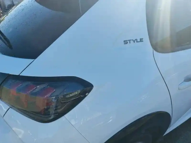 Peugeot 208 electrique 50 kwh 136ch — photo 17