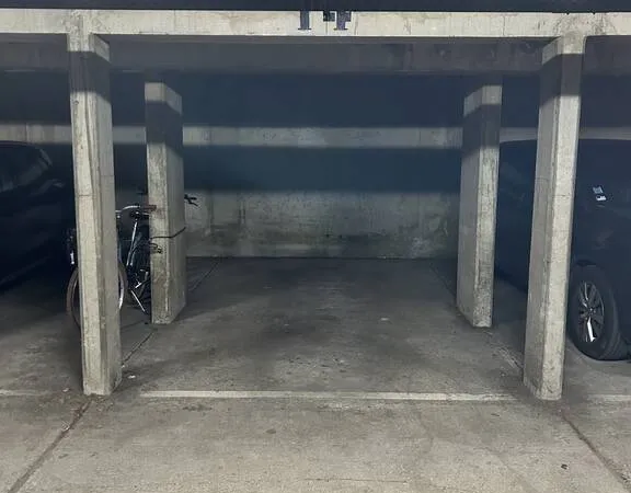 Garage/Parking