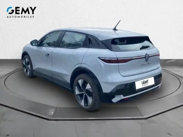 Renault Megane e-tech ev40 130ch standard charge — photo 7