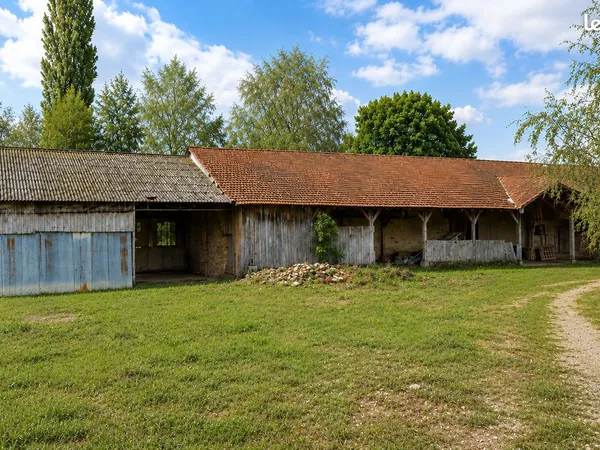 Vends ancien corps de ferme et terrain constructible