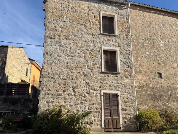 Maison de village en pierre à rénover- Bastelica