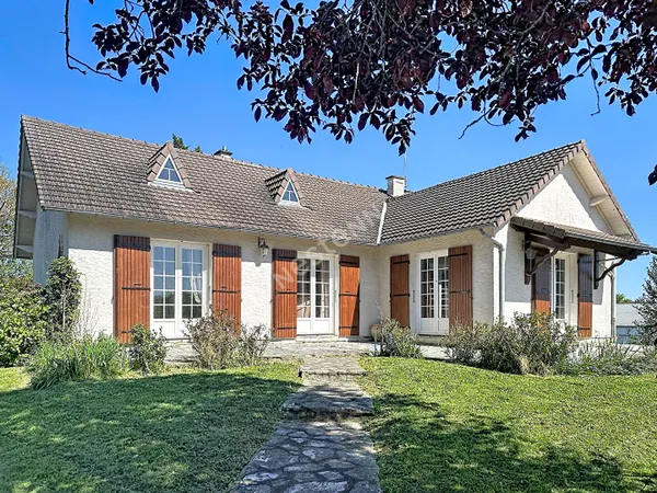 Sur la commune de Mignaloux Beauvoir maison a vendre avec très grand terrain