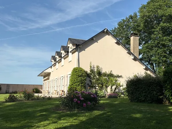 ÉLEGANTE PROPRIETE PARC 10.000 m² DEMEURE MAISON D'AMIS - GARAGE ATELIER CAVE