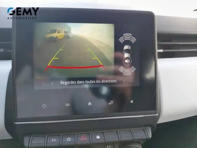 Renault Clio e-tech 140 - 21n — photo 13
