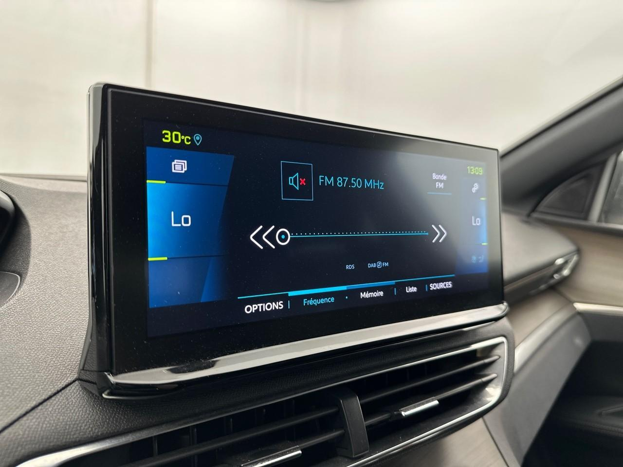 Peugeot 3008 hybrid4 300 e-eat8 gt — photo 23