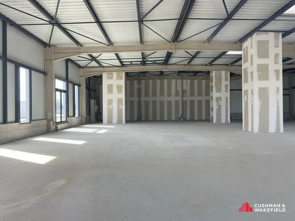 Local commercial 651 m²