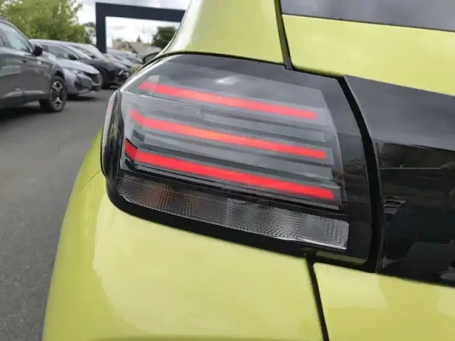 Peugeot 208 puretech 100 s&amp;s bvm6 — photo 17