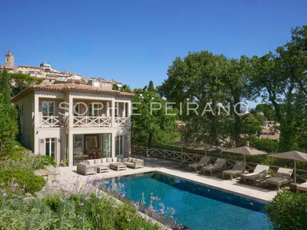 MOUGINS - BASTIDE AVEC MAISON D'INVITÉS À QUELQUES PAS DU VILLAG