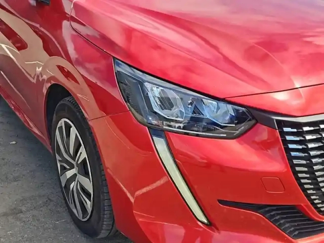 Peugeot 208 puretech 100 s&amp;s eat8 — photo 16