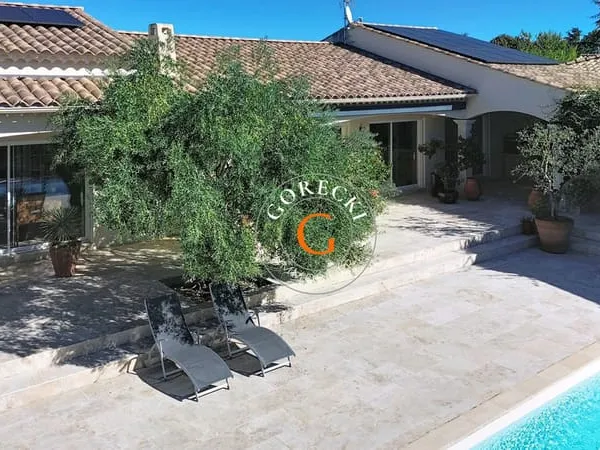 A vendre maison située à 3 km d'Uzès.