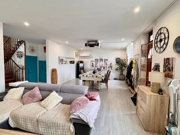 Maison 5 pièces 221 m²