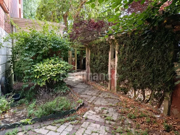 Maison 11 pièces 239 m²