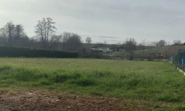 Investissement idéal : terrain de 952 m² avec projet de deux maisons jumelées