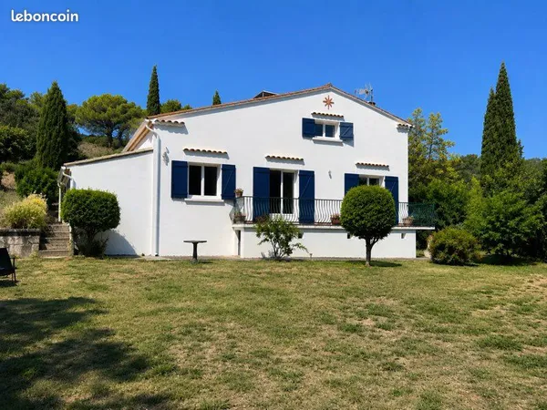 Villa rénovée 115 m² • DPE B • Terrain 1 590 m² • 2 garages • Proche Saint-Chinian