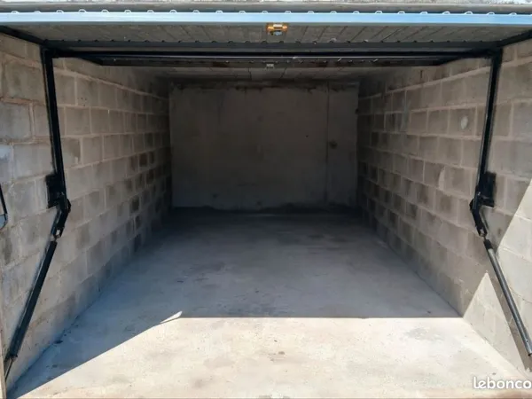 Parking garage box fermé 13m2