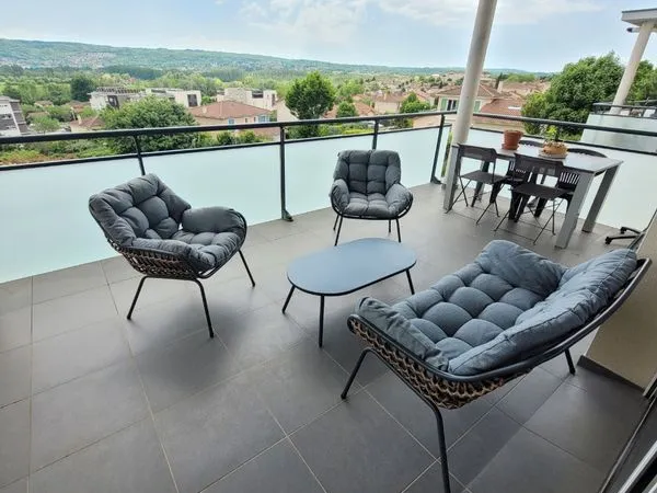 T2 récent 47 m² + terrasse 16 m² - Vue dégagée - Parking + cave