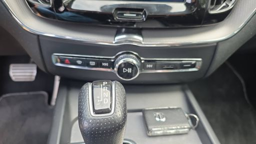 Volvo XC60 2.0 D4 190 Geartronic8 - R-Design – 2018 – 152000 km – Diesel – Boîte Automatique — photo 15