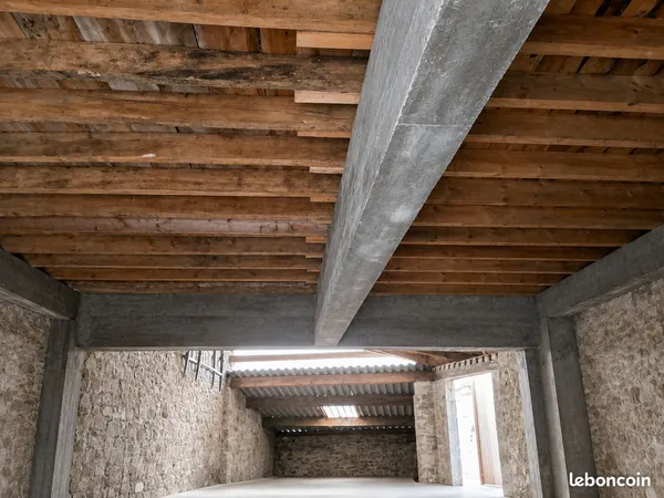 Grange 1 pièce 150 m²