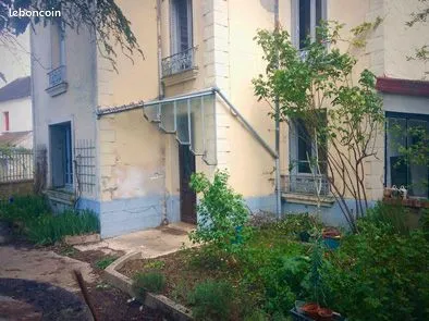 Maison de maître à Nogent l'Artaud