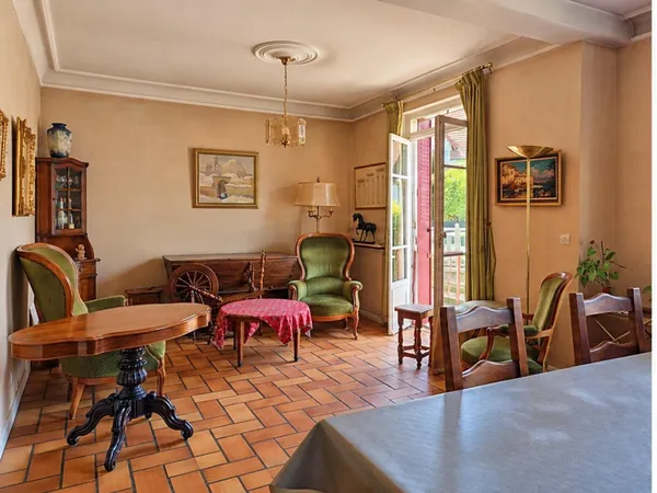 Maison familiale à rénover avec grand jardin et proximité RER