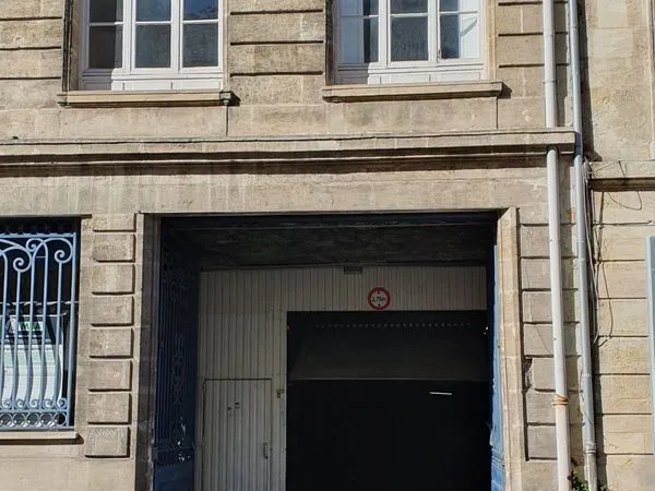 Place de Parking rue du Palais Gallien