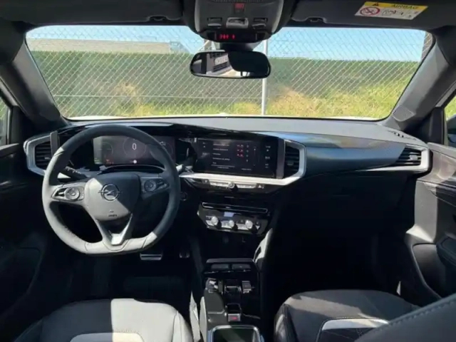 Opel Mokka electric 136ch ultimate — photo 8