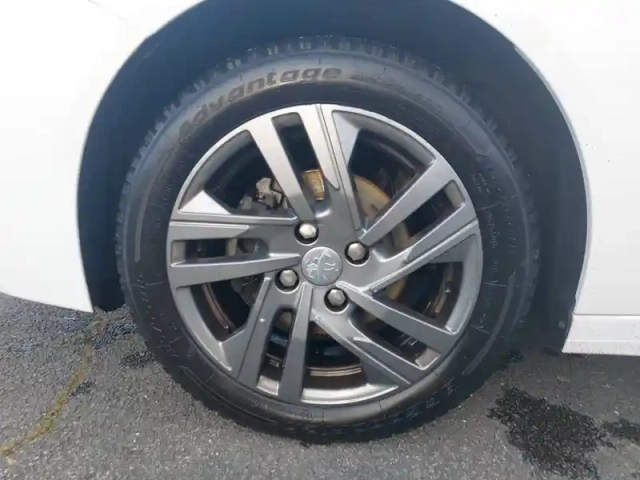 Peugeot 208 puretech 75 s&amp;s bvm5 — photo 13