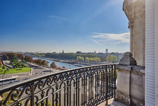 Appartement 5 pièces 143 m²