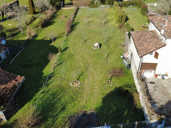 Terrain 901 m²