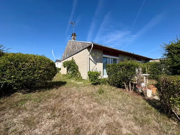 Ecouflant ? Maison de plain-pied avec 3 chambres, jardin et garage