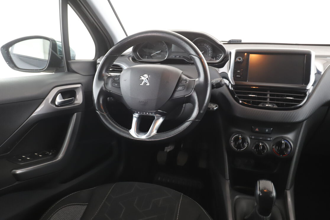 Peugeot 2008 1.6 Blue-HDi Style — photo 12