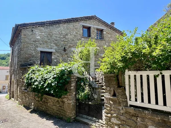 Maison de village en pierre avec extérieur région Dieulefit