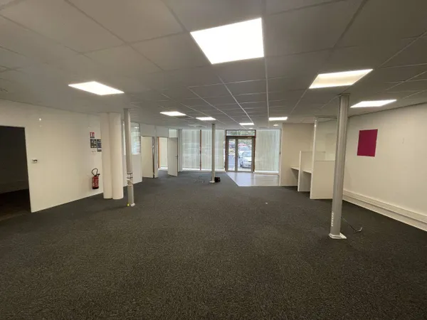 Local commercial 192 m²