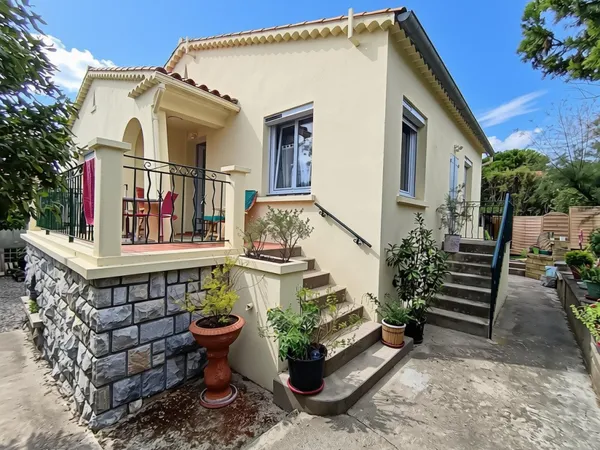 Ravissante maison individuelle 4 faces sur terrain arboré de 550m² avec sous sol complet de 100m²