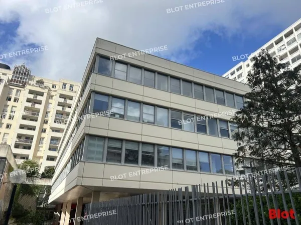Bureau 661 m²