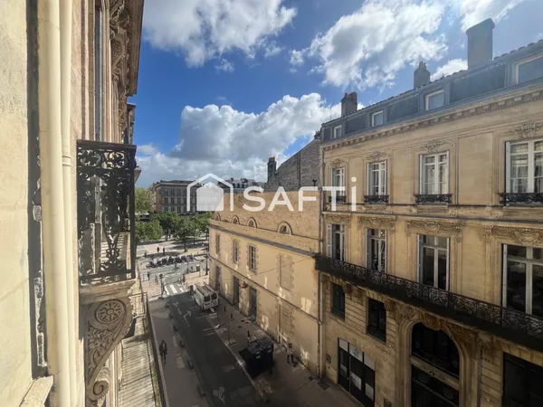 BORDEAUX GRANDS HOMMES - APPARTEMENT EN COURDS DE RENOVATIN AVEC ASCENSEUR - POSSIBILITE DE DUPLEX