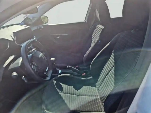 Peugeot 2008 puretech 100 s&amp;s bvm6 — photo 32