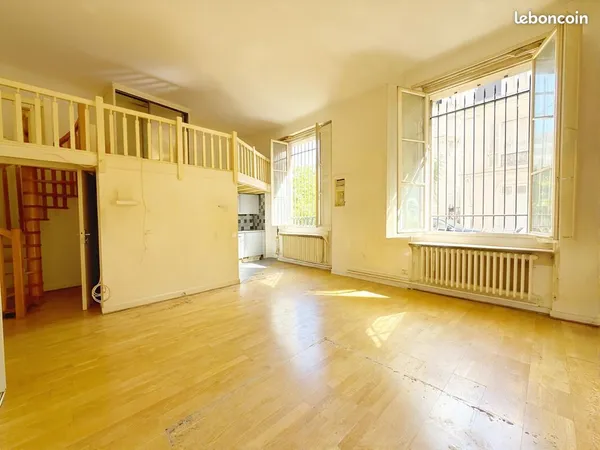 Local 39 m² Paris