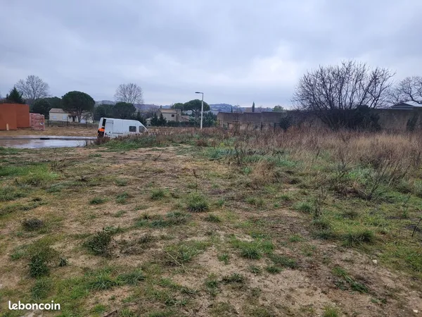 Terrain constructible 483 m2 Pouzolles