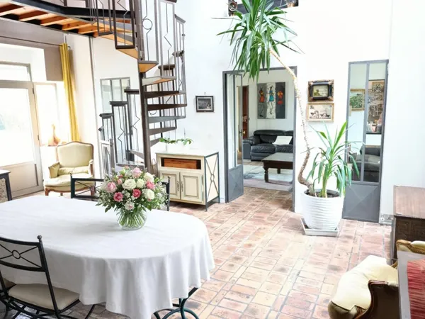 Maison 11 pièces 261 m²