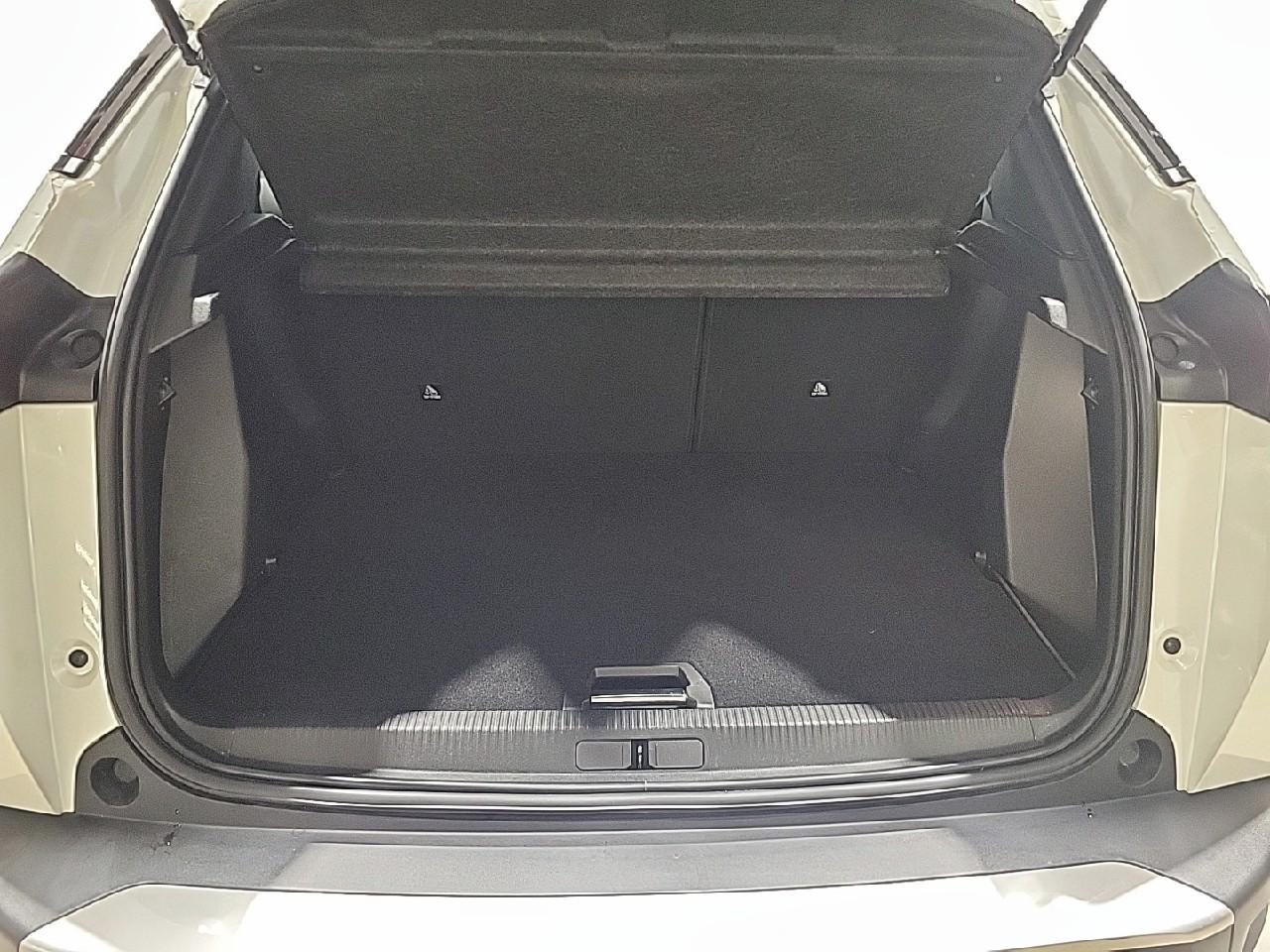 Peugeot 2008 puretech 130 s&s eat8 allure pack — photo 14